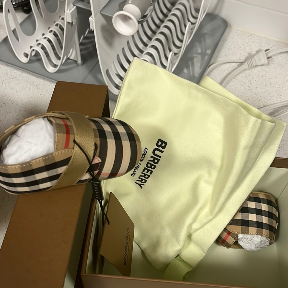 Brand New Burberry Charlton check